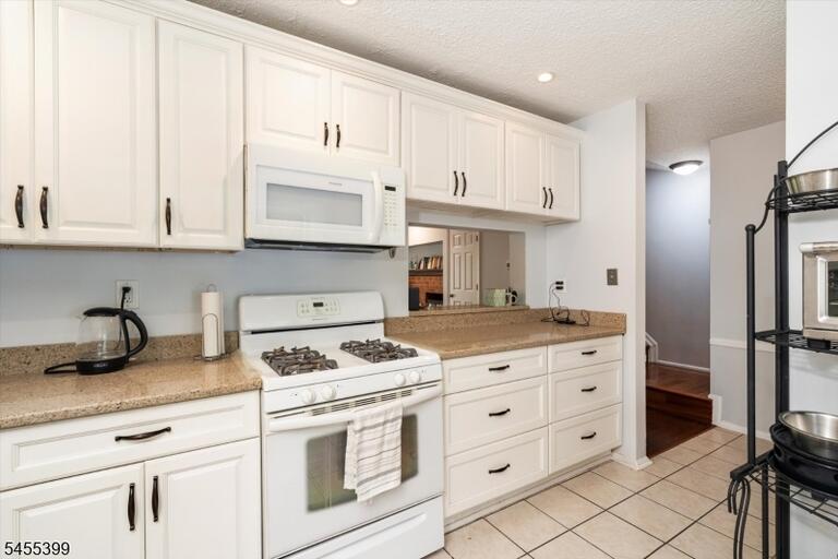 Property listing MLS 4048882 photo 7