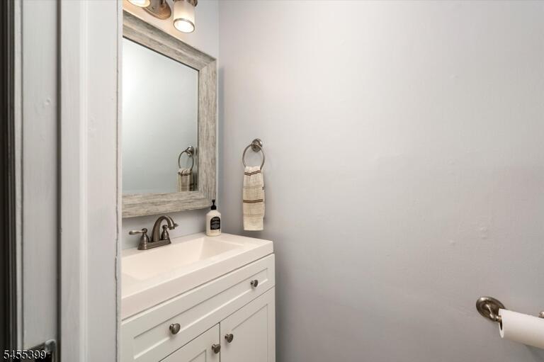 Property listing MLS 4048882 photo 8