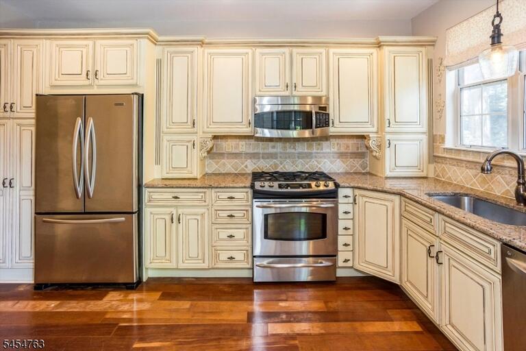 Property listing MLS 4048892 photo 11