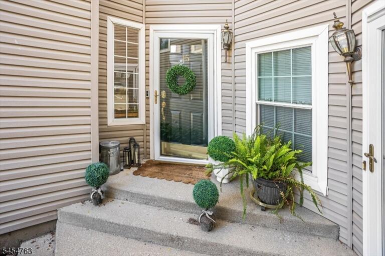 Property listing MLS 4048892 photo 2