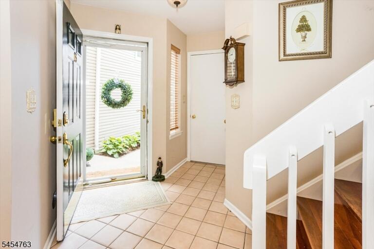 Property listing MLS 4048892 photo 3