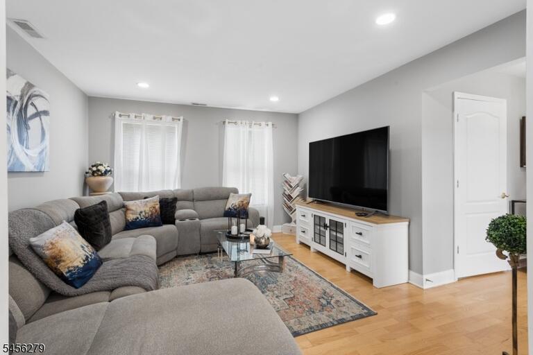 Property listing MLS 4048901 photo 6