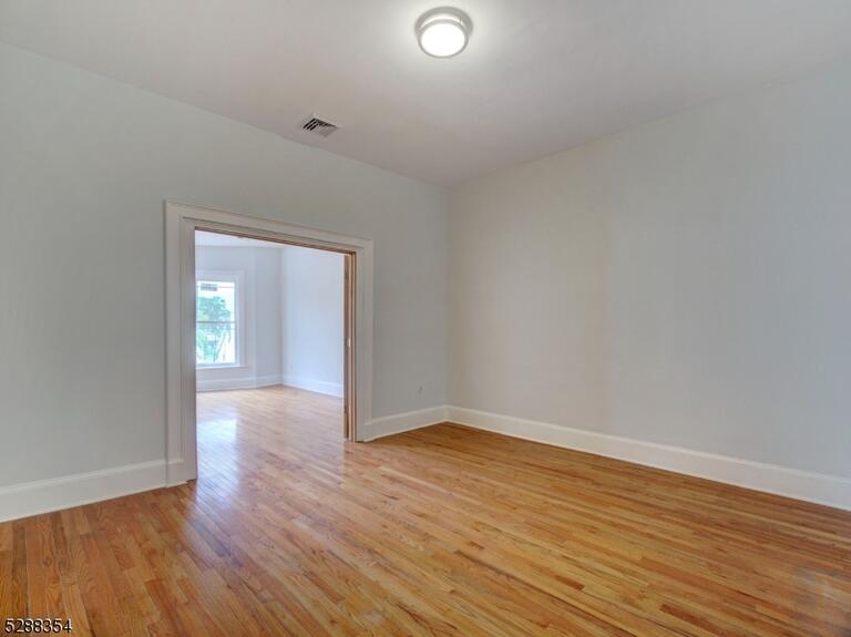 Property listing MLS 4048920 photo 6