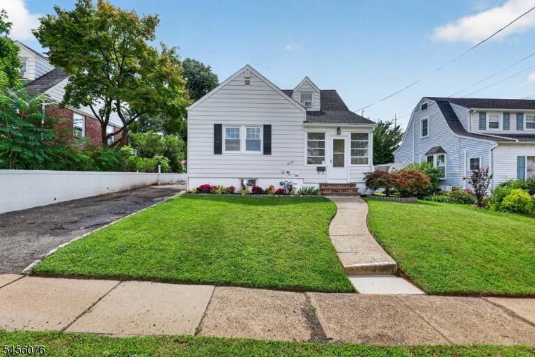 Property listing MLS 4048921 photo 2