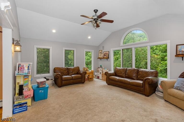 Property listing MLS 4048966 photo 16