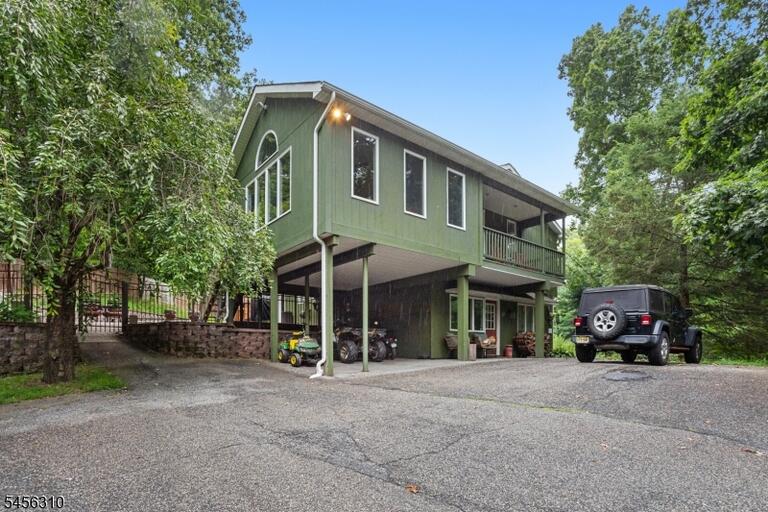 Property listing MLS 4048966 photo 3