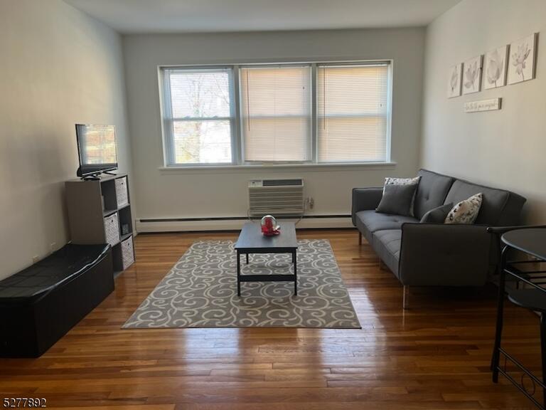 Property listing MLS 4048970 photo 1