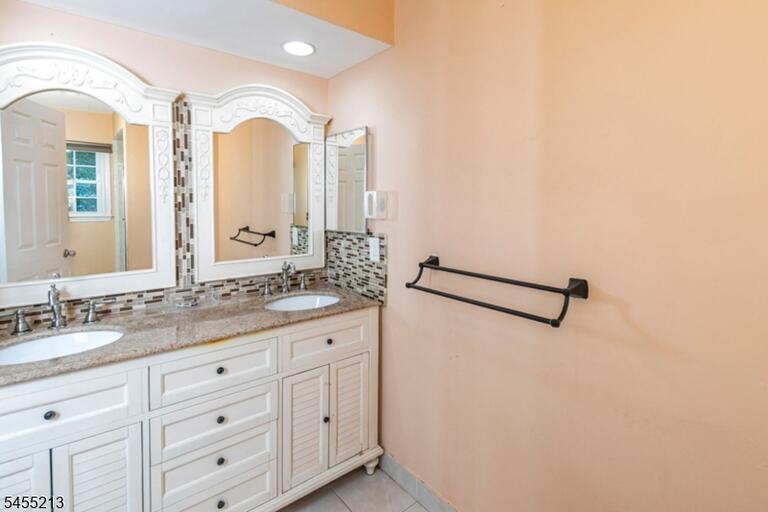 Property listing MLS 4048979 photo 27