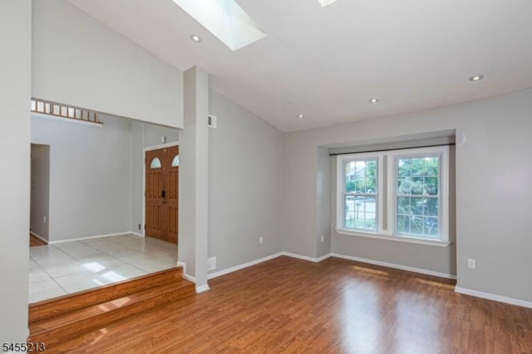 Property listing MLS 4048979 photo 5