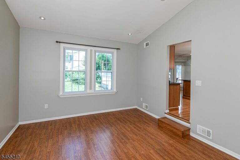 Property listing MLS 4048979 photo 9