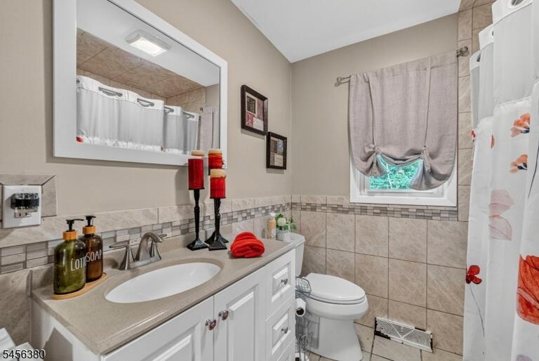 Property listing MLS 4048981 photo 15
