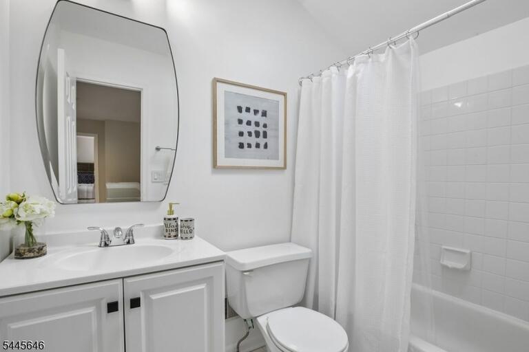 Property listing MLS 4048991 photo 31
