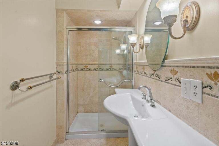 Property listing MLS 4048994 photo 27