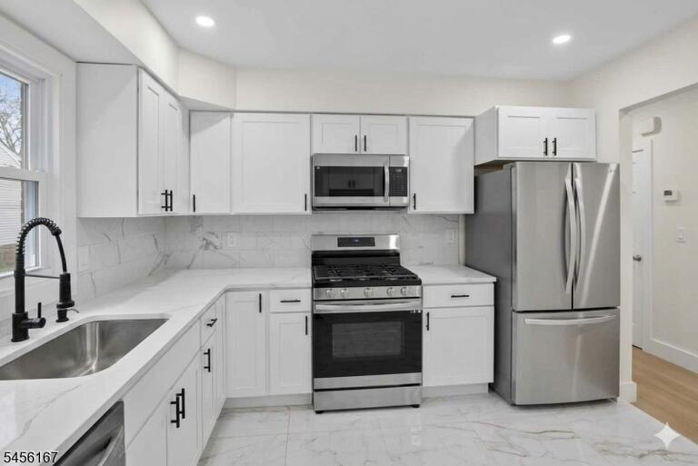 Property listing MLS 4048999 photo 11