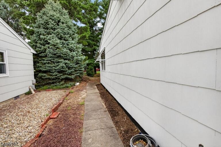 Property listing MLS 4048999 photo 31