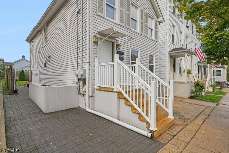 Property listing MLS 4049015 photo 1