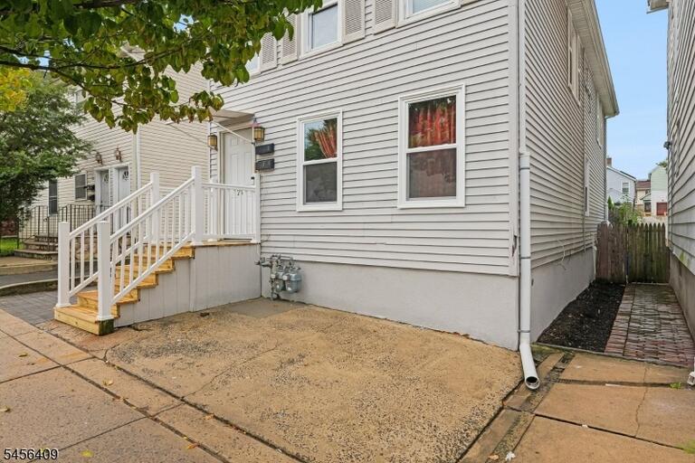 Property listing MLS 4049015 photo 3