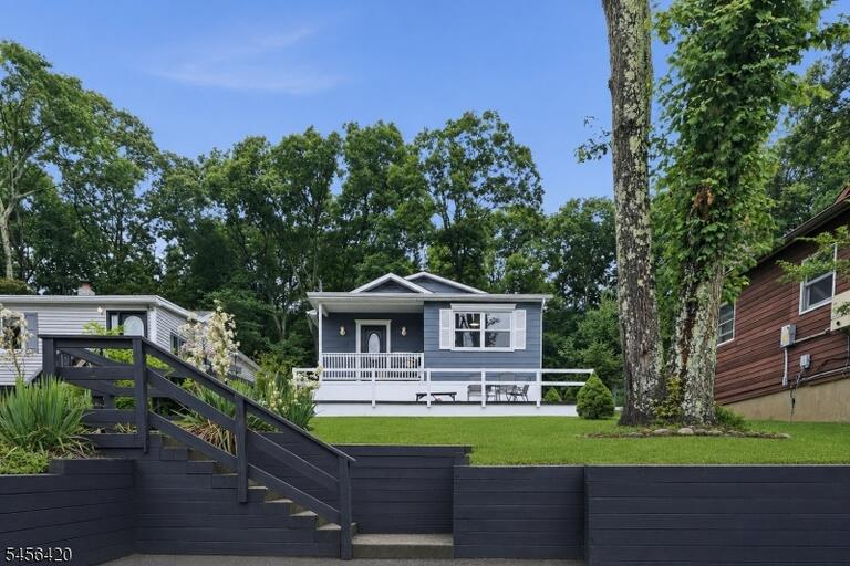 Property listing MLS 4049020 photo 3