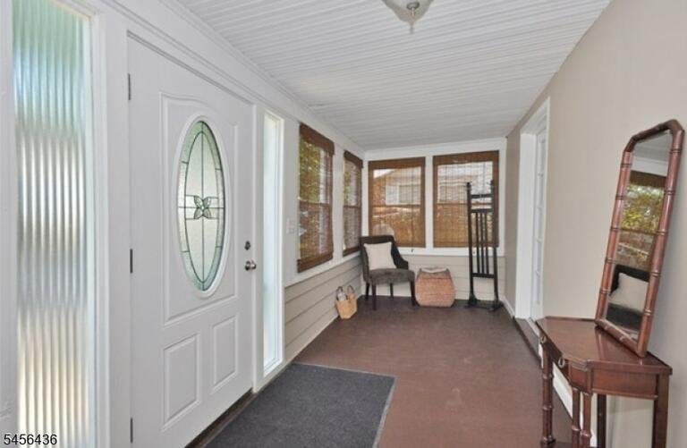 Property listing MLS 4049039 photo 2