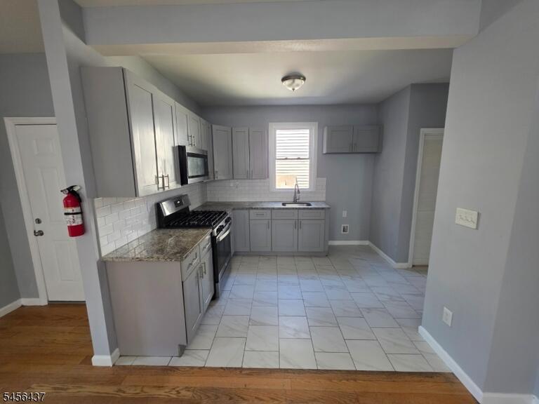 Property listing MLS 4049040 photo 1
