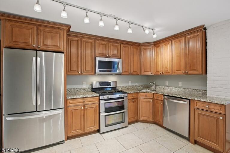 Property listing MLS 4049042 photo 5