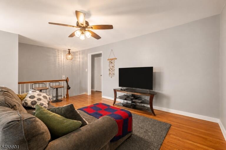 Property listing MLS 4049076 photo 3