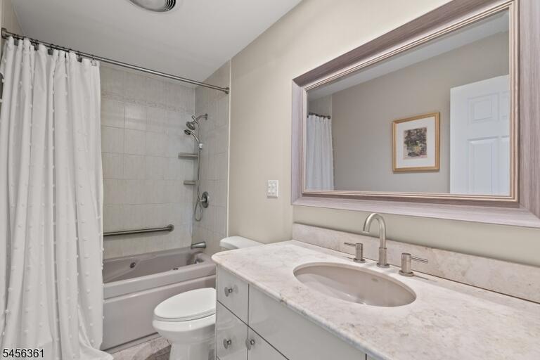 Property listing MLS 4049090 photo 27