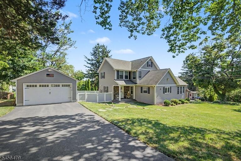 Property listing MLS 4049093 photo 1