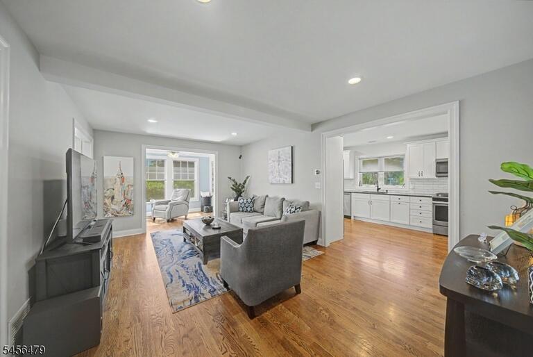 Property listing MLS 4049093 photo 13