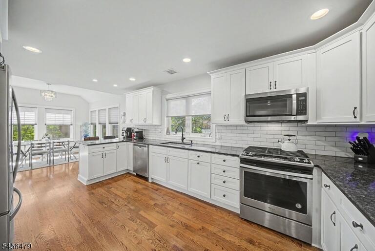 Property listing MLS 4049093 photo 4