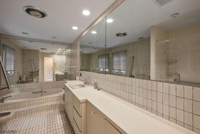 Property listing MLS 4049094 photo 22