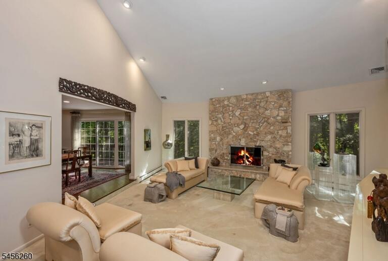 Property listing MLS 4049094 photo 8