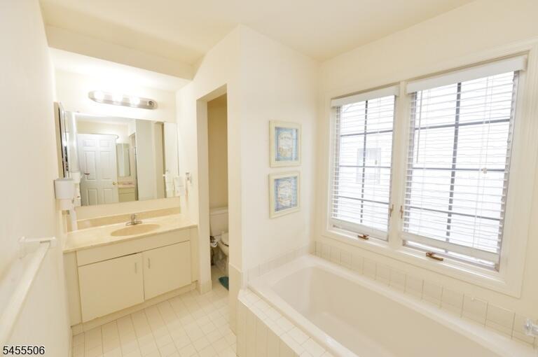 Property listing MLS 4049113 photo 17