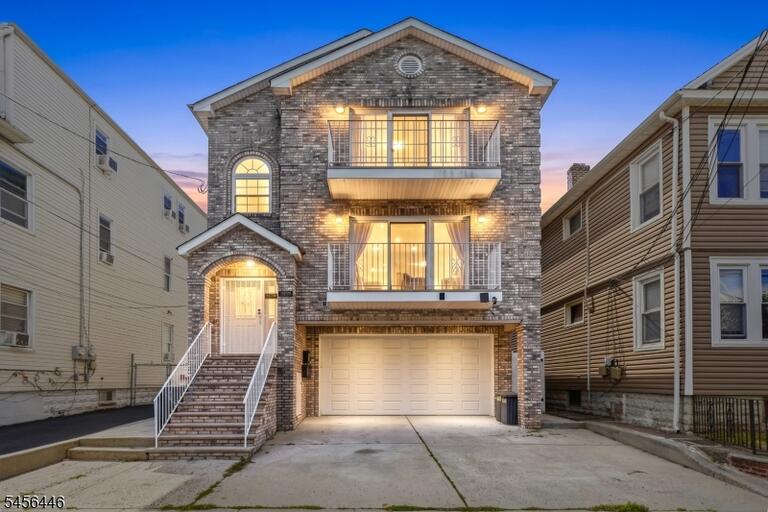 Property listing MLS 4049115 photo 1