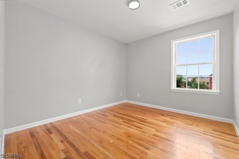 Property listing MLS 4049115 photo 18