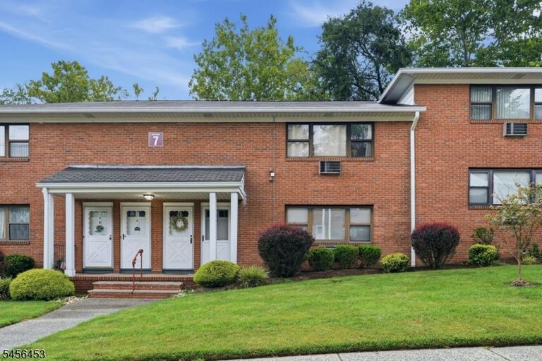 Property listing MLS 4049133 photo 1