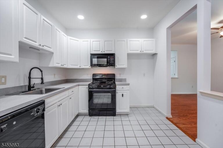Property listing MLS 4049138 photo 4