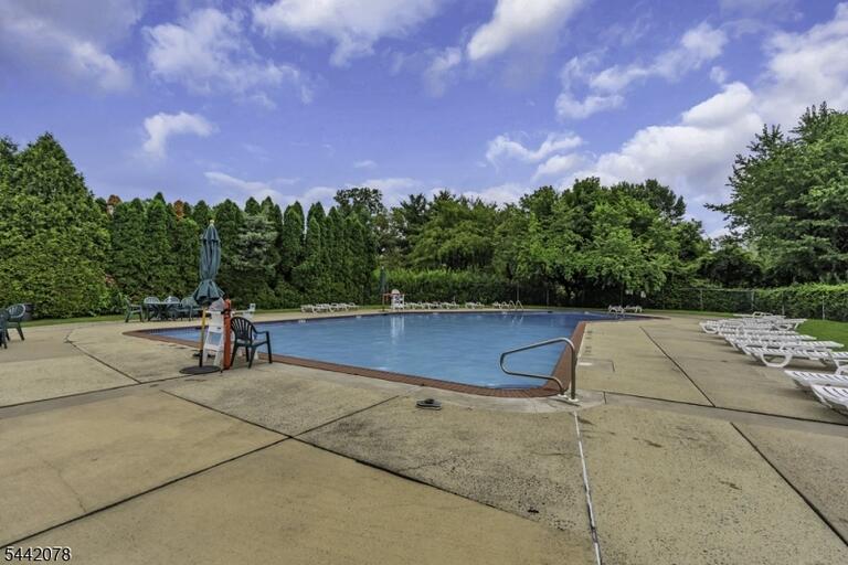 Property listing MLS 4049163 photo 17