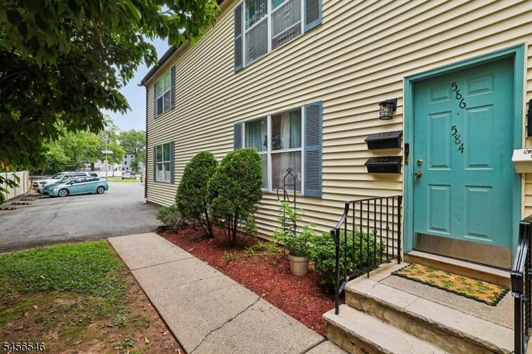Property listing MLS 4049173 photo 1