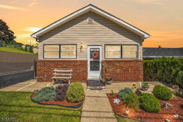 Property listing MLS 4049177 photo 2