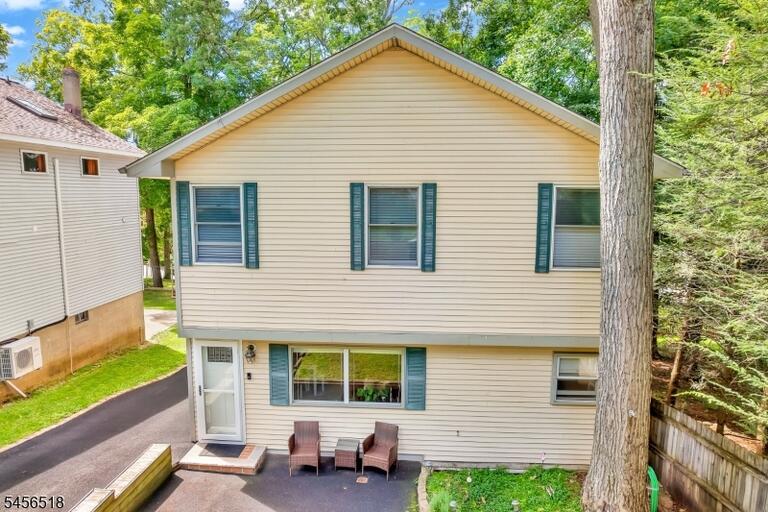 Property listing MLS 4049184 photo 1