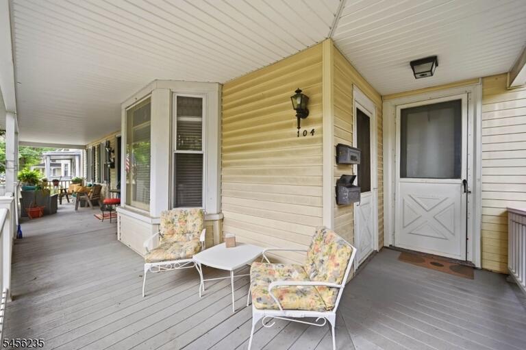 Property listing MLS 4049187 photo 2