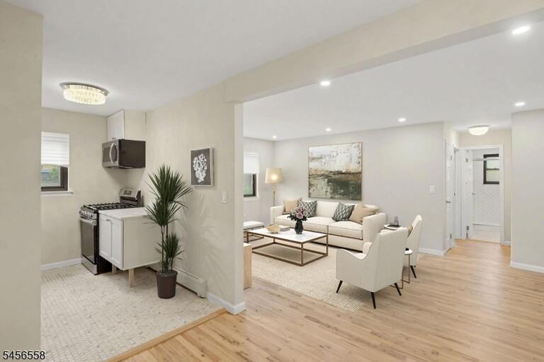 Property listing MLS 4049203 photo 2
