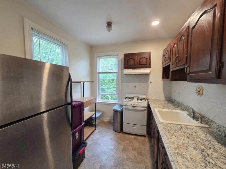 Property listing MLS 4049208 photo 2