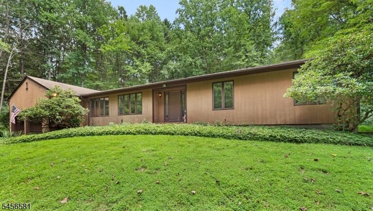 Property listing MLS 4049209 photo 3