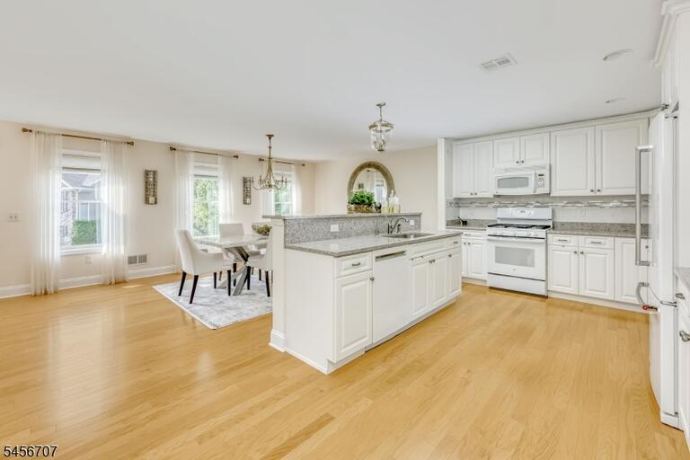 Property listing MLS 4049301 photo 8