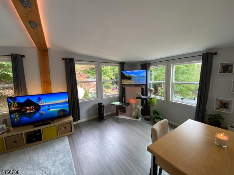 Property listing MLS 4049326 photo 9
