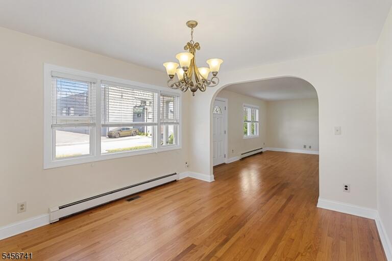 Property listing MLS 4049333 photo 9