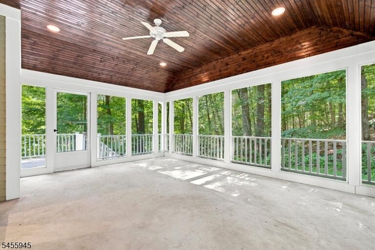 Property listing MLS 4049360 photo 25