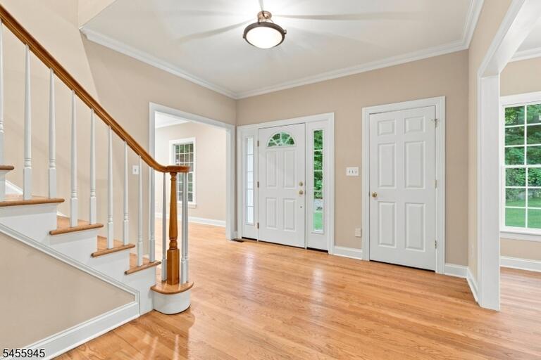 Property listing MLS 4049360 photo 4